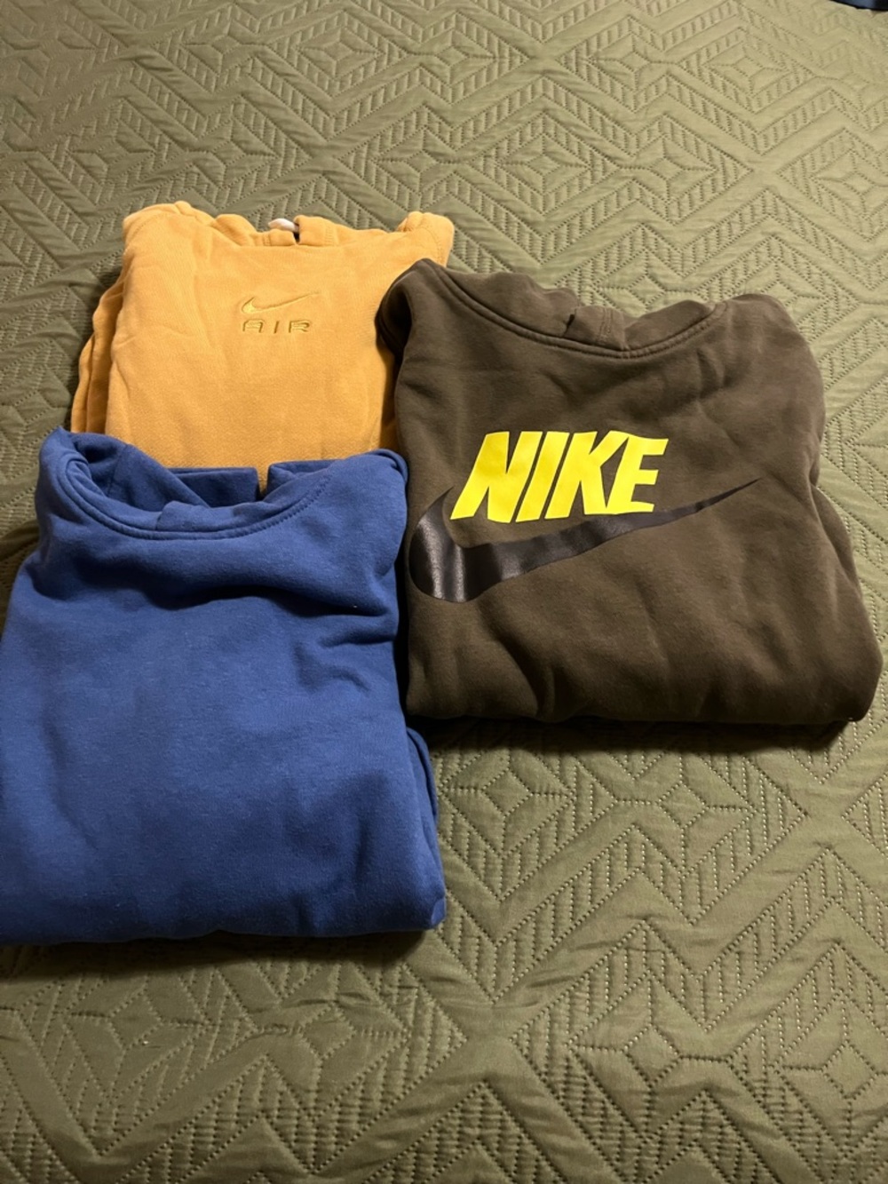 2 Nike Kids Hoodies. 1 Hoodie, no Brand